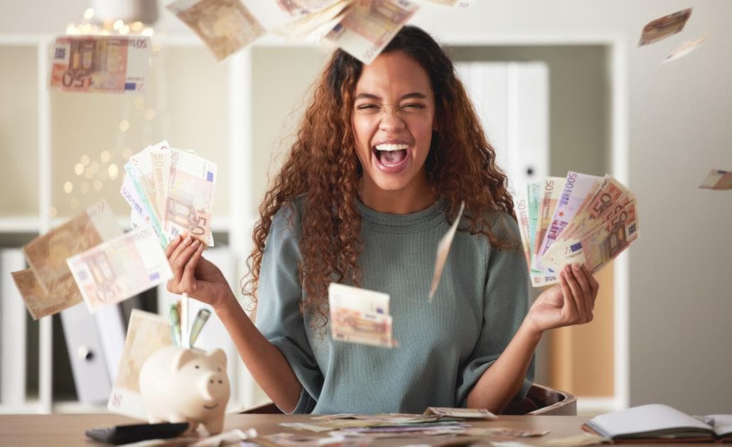 Throwing money 1030 x 630